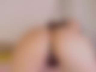 Live cam show with JuliaMyst - Body Massage on chickslive.net