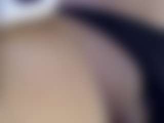 Live cam show with LolaGibson - Brown Eyes on Camming Site