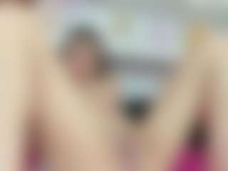 Live cam show with luciatemptation - Camel Toe on Chatstar