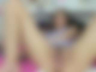 Live cam show with luciatemptation - Thin on Uber Horny