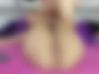 Live cam show with luciatemptation - Thin on SinfulBabes