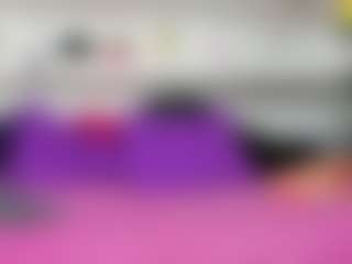 Live cam show with luciatemptation - Camel Toe on CamClone