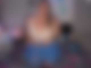 Live cam show with RocketBaddieRips - Cum on Latina Girls