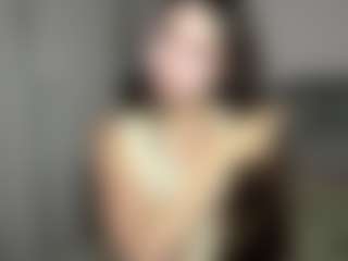 Live cam show with Railly - Nipple Piercings on AdultVida.com