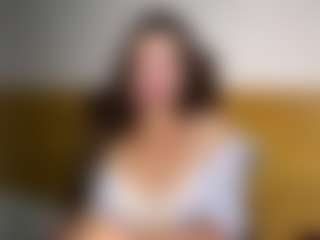 Live cam show with Railly - Lush Brown Hair on ObeyMaria
