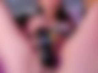 Live cam show with Emma-belley - Red Hair on friskycurves.com