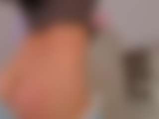 Live cam show with Sussan Eliot - Skinny on Camsoda