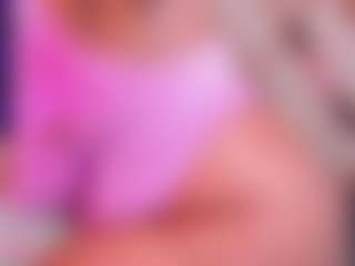 Live cam show with Brithanyvelvet - Interactivetoy on Gym Cam Girls