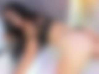 Live cam show with DannaPerea - Petite MILF on luckytryst.com