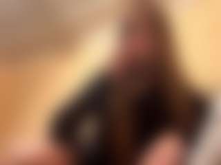 Live cam show with ElmaGrahn - Tease on Camsoda