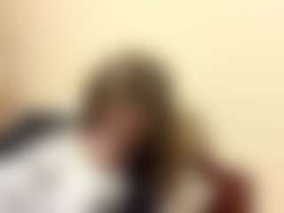 Live cam show with ElmaGrahn - Submissive on Uber Horny