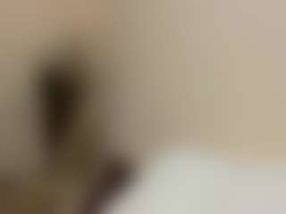 Live cam show with ElmaGrahn - Curvy on StripNow