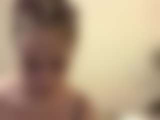 Live cam show with ElmaGrahn - Facial on Chatstar