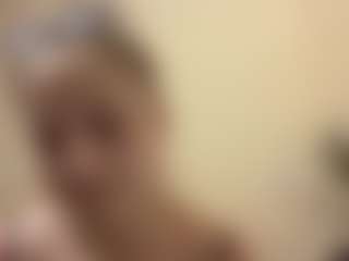 Live cam show with ElmaGrahn - College Mature on SquirtSoMuch