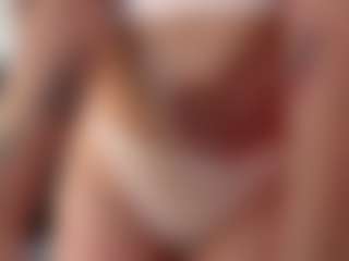 Live cam show with FaithArns - Squirt on Camsoda
