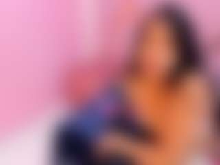 Live cam show with LunaAura - Thin on dropp.cam