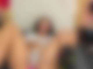Live cam show with maybigbooty - Camel Toe on TeamSkeetLive