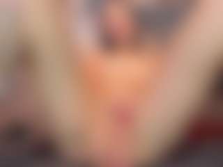 Live cam show with PaigeThorne - Oil on Camiplay Live