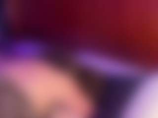 SaraLaw22 MILF webcam performer live streaming