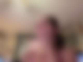 Live cam show with SaraLaw22 - Genital Piercings on Camming Site