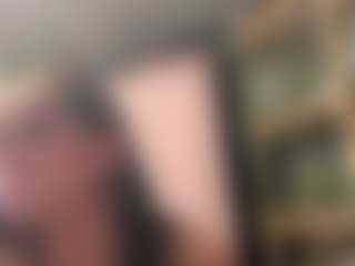 SaraLaw22 MILF webcam performer live streaming