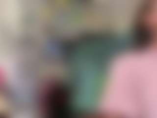 SaraLaw22 MILF webcam performer live streaming