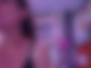 SaraLaw22 MILF webcam performer live streaming