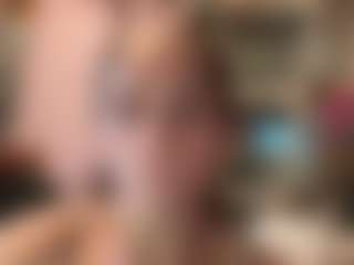 SaraLaw22 MILF webcam performer live streaming