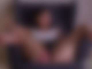 Live cam show with Carolynmoreno - Nipple Piercings on livesuperchat.net