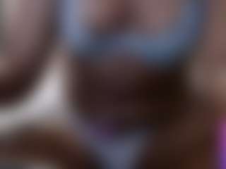 Live cam show with tinylittlebrownie - Strip on AdultVida.com
