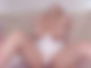 Live cam show with 2bazukaz - Petite on Soda Cam