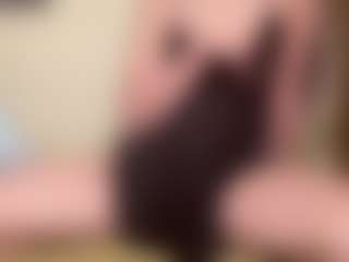 amandatrieshard's Live Sex Cam Show