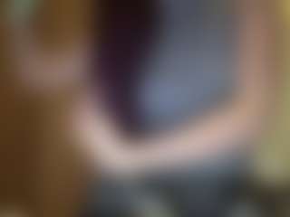 amandatrieshard's Live Sex Cam Show
