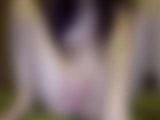 amandatrieshard's Live Sex Cam Show