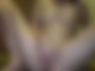 amandatrieshard's Live Sex Cam Show