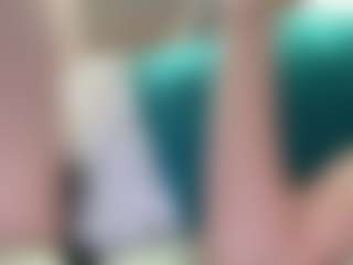 amandatrieshard's Live Sex Cam Show