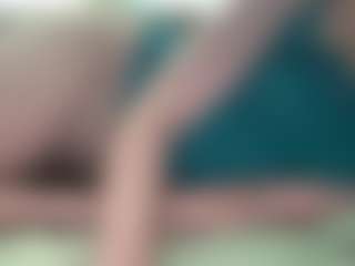 amandatrieshard's Live Sex Cam Show