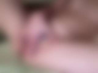 amandatrieshard's Live Sex Cam Show