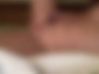 amandatrieshard's Live Sex Cam Show