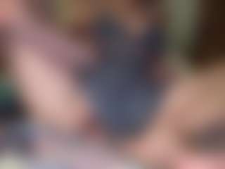 amandatrieshard's Live Sex Cam Show