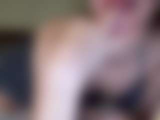 amandatrieshard's Live Sex Cam Show