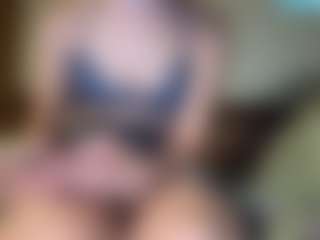 amandatrieshard's Live Sex Cam Show