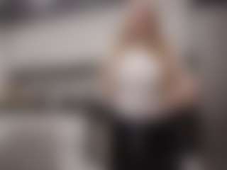 CarlineMcfield's Live Sex Cam Show