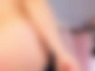 HornyyMilff's Live Sex Cam Show