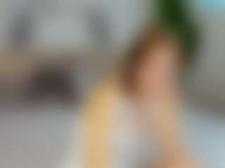Live cam show with Lilli - Upskirt on Sweet Sext