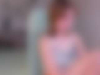 Live cam show with Lilli - Smoking on StripNow