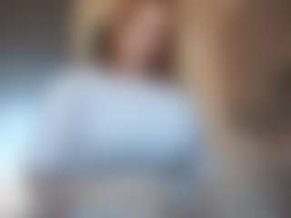 Live cam show with LisandraCelenza - Brown Eyes Blonde Hair on live18s.com