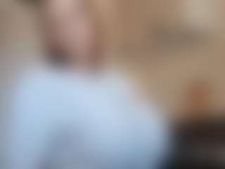 Live cam show with LisandraCelenza - Petite on SmokeAndPoke