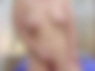 MadamMoreau MILF webcam performer live streaming