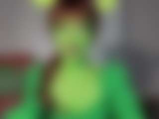 Live cam show with YonBenskin - Petite on Camsoda